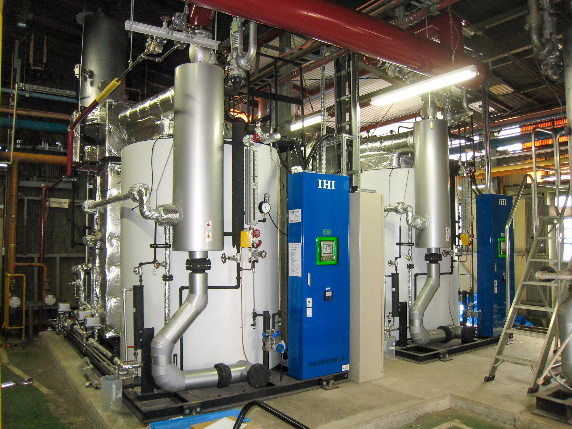 生産設備拡張のために新設された、安定稼働を実現する高圧ボイラ本体